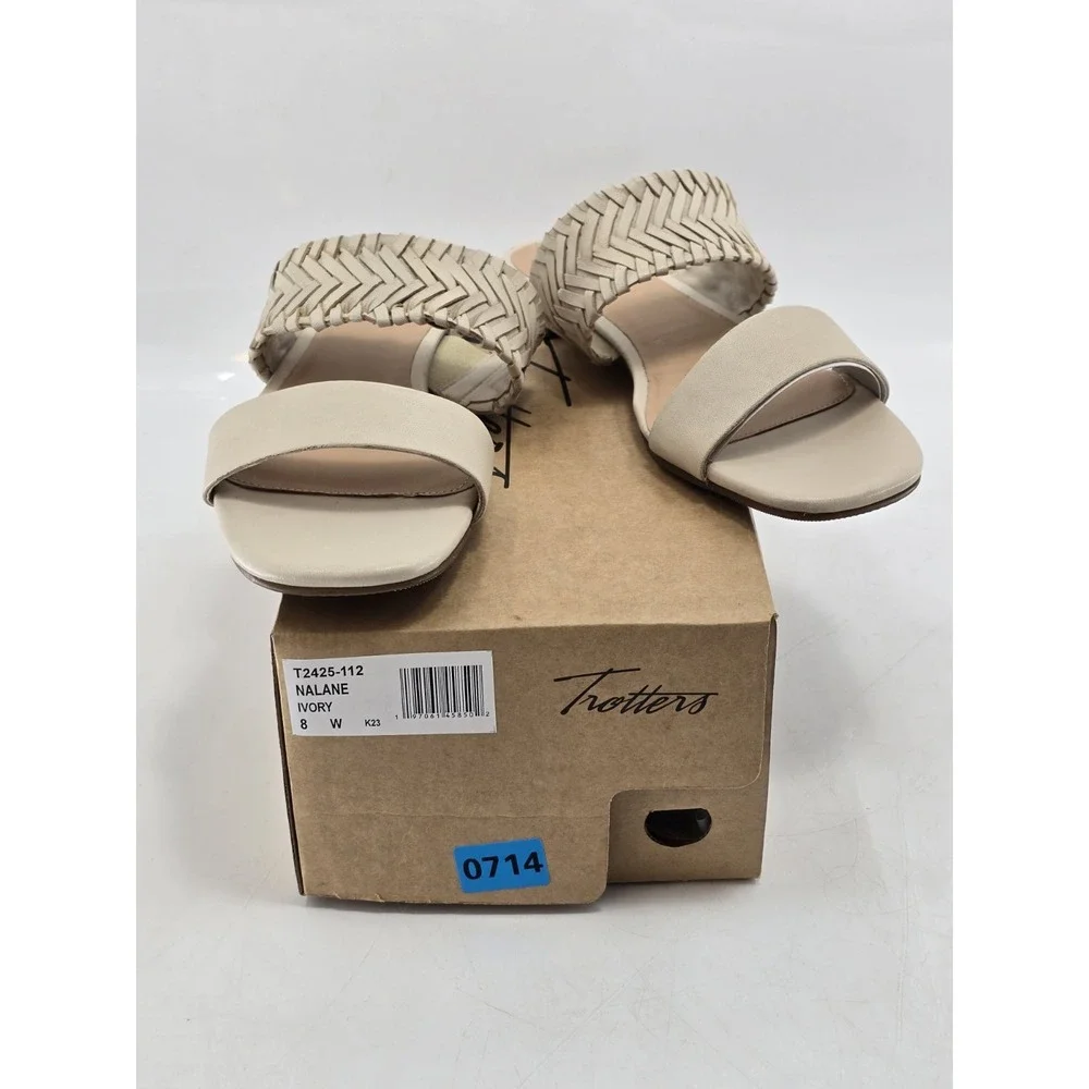 NIB Trotters Women's Nalane Sandals - Color Ivory - Size 8 Wide - Picture 1 of 13